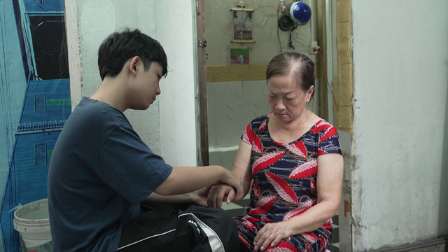 Nam NSƯT bật khóc, bức xúc nói thẳng: "Tôi không chấp nhận được"- Ảnh 2. Nam NSƯT bật khóc, bức xúc nói thẳng: "Tôi không chấp nhận được"- Ảnh 2.
