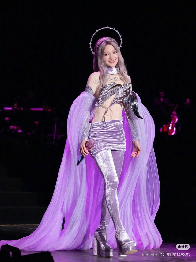 C&ocirc;ng ch&uacute;a showbiz bị ch&ecirc; hết thời, kỹ năng sa s&uacute;t: Gi&agrave;u đến mức mua đảo ri&ecirc;ng ở cho b&igrave;nh y&ecirc;n, cả đời vướng thị phi  - Ảnh 12.