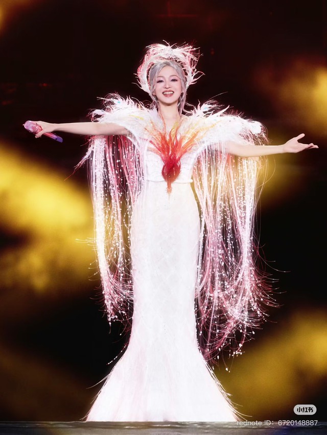 C&ocirc;ng ch&uacute;a showbiz bị ch&ecirc; hết thời, kỹ năng sa s&uacute;t: Gi&agrave;u đến mức mua đảo ri&ecirc;ng ở cho b&igrave;nh y&ecirc;n, cả đời vướng thị phi  - Ảnh 8.