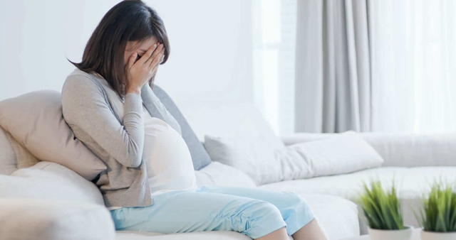 Sắp đến ng&agrave;y dự kiến sinh m&agrave; chồng c&ograve;n đưa ra 2 lựa chọn khiến t&ocirc;i lo ngay ng&aacute;y: Ở cữ kh&oacute; vậy sao?- Ảnh 1.