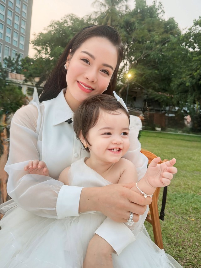 Mẹ đơn th&acirc;n ng&agrave;y c&agrave;ng n&oacute;ng bỏng sau ly h&ocirc;n, l&agrave; nghệ sĩ, "nữ chủ tịch" sống trong biệt thự 20 tỷ - Ảnh 5.