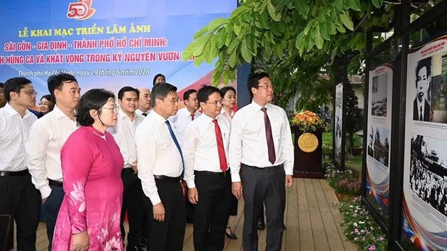 Triển l&atilde;m ảnh &ldquo;S&agrave;i G&ograve;n - Gia Định - Th&agrave;nh phố Hồ Ch&iacute; Minh: Bản h&ugrave;ng ca v&agrave; kh&aacute;t vọng trong kỷ nguy&ecirc;n vươn m&igrave;nh&rdquo; - Ảnh 3.