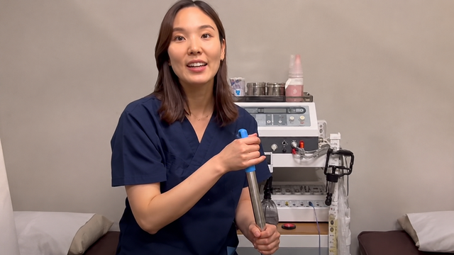 C&ocirc; g&aacute;i bỏ việc kế to&aacute;n lương 158 triệu/th&aacute;ng để đi cọ toilet: "Dọn bồn cầu gi&uacute;p t&ocirc;i hạnh ph&uacute;c hơn"- Ảnh 2.