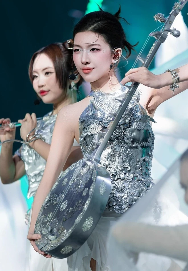 Ca sĩ Việt vừa lọt đề cử mỹ nhân đẹp nhất thế giới: Nhan sắc như hoa như ngọc, tài năng cân trọn diễn xuất lẫn ca hát- Ảnh 6. Ca sĩ Việt vừa lọt đề cử mỹ nhân đẹp nhất thế giới: Nhan sắc như hoa như ngọc, tài năng cân trọn diễn xuất lẫn ca hát- Ảnh 6.