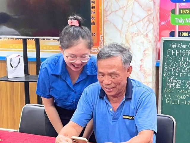 M&ugrave;a h&egrave; số &ndash; đưa c&ocirc;ng nghệ số đến với người d&acirc;n: H&agrave;nh tr&igrave;nh chuyển đổi bằng tr&aacute;i tim t&igrave;nh nguyện - Ảnh 2.