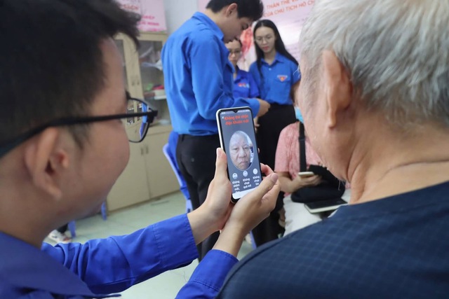 M&ugrave;a h&egrave; số &ndash; đưa c&ocirc;ng nghệ số đến với người d&acirc;n: H&agrave;nh tr&igrave;nh chuyển đổi bằng tr&aacute;i tim t&igrave;nh nguyện - Ảnh 4.