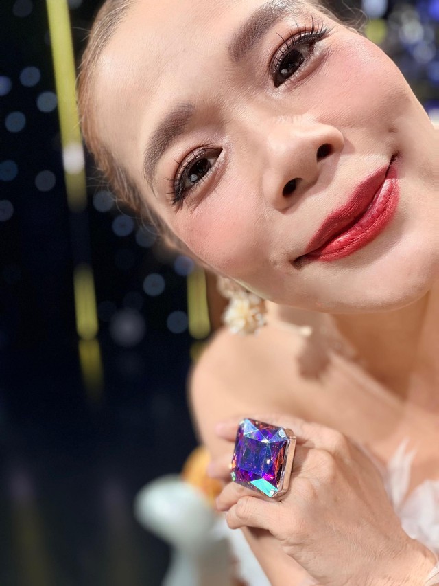Nữ ca sĩ l&agrave; Ph&oacute; Chủ tịch tập đo&agrave;n l&agrave;m mất vi&ecirc;n kim cương 7,2 carat- Ảnh 1.