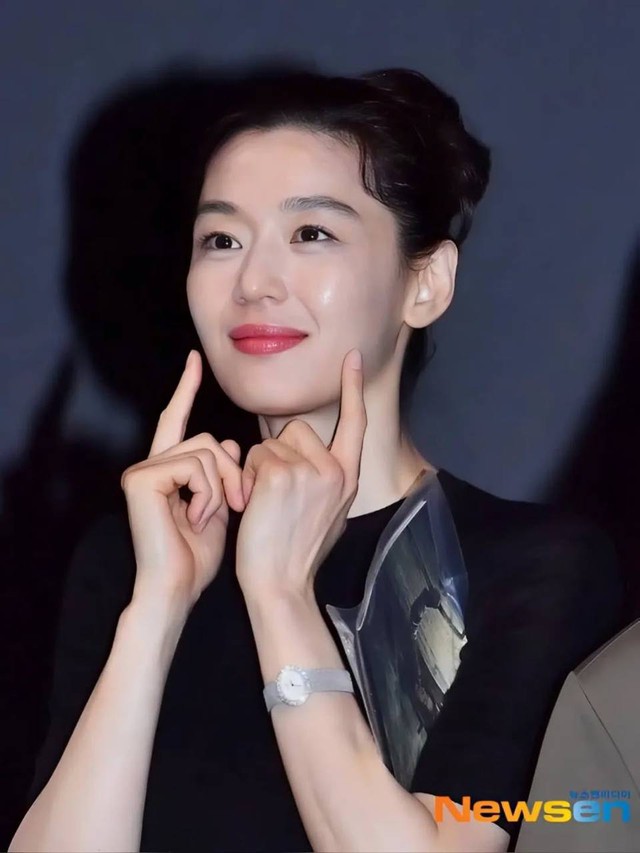 Gương mặt khiến hơn 3 triệu người phải v&agrave;o xem của Jeon Ji Hyun- Ảnh 4.