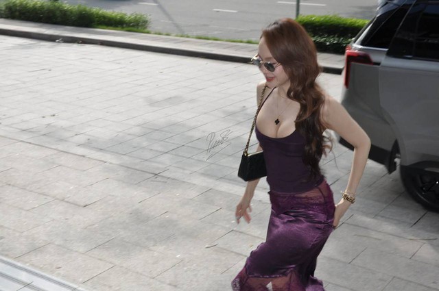 Minh Hằng diện đồ sexy, chạy như bay tr&ecirc;n cao g&oacute;t tạo n&ecirc;n khung h&igrave;nh chấn động- Ảnh 4.