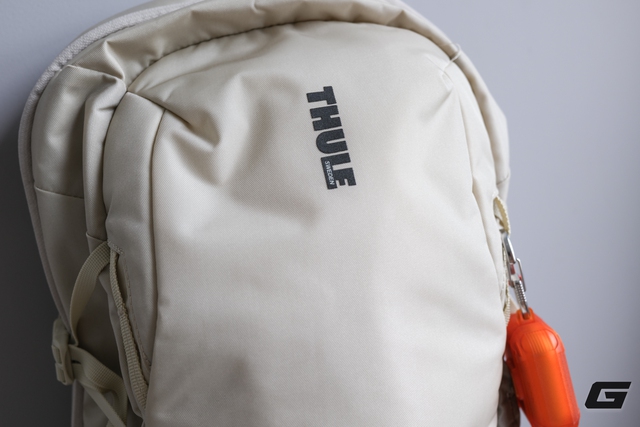 Tr&ecirc;n tay Thule EnRoute 21L: Balo gọn g&agrave;ng, kh&aacute;ng nước v&agrave; đủ linh hoạt từ c&ocirc;ng sở tới những chuyến đi ngắn - Ảnh 2.