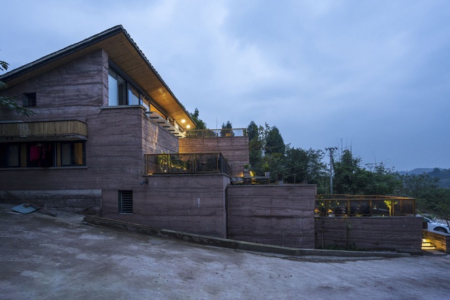 Chàng trai chi 6,5 tỷ xây nhà 300m2 trên núi sống chill cùng gia đình - Ảnh 8.