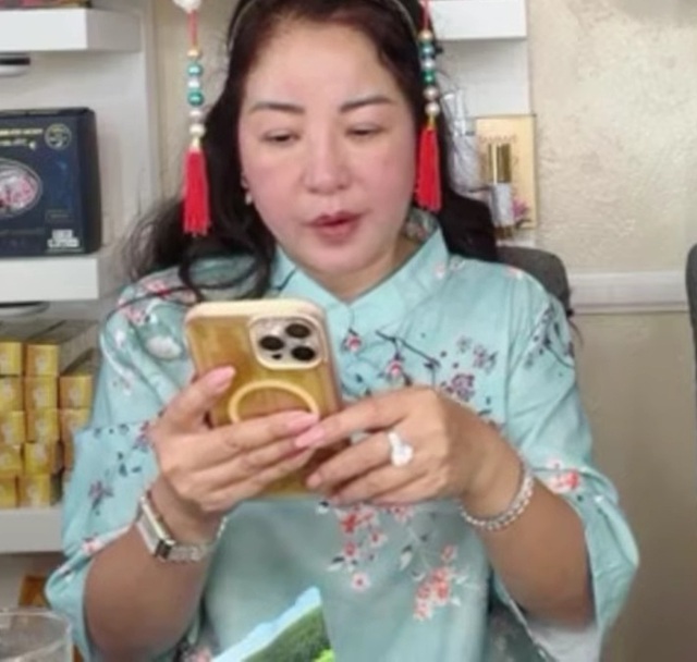 "Người Mỹ đi qua nh&agrave; t&ocirc;i c&ograve;n phải xin chụp h&igrave;nh"- Ảnh 1.
