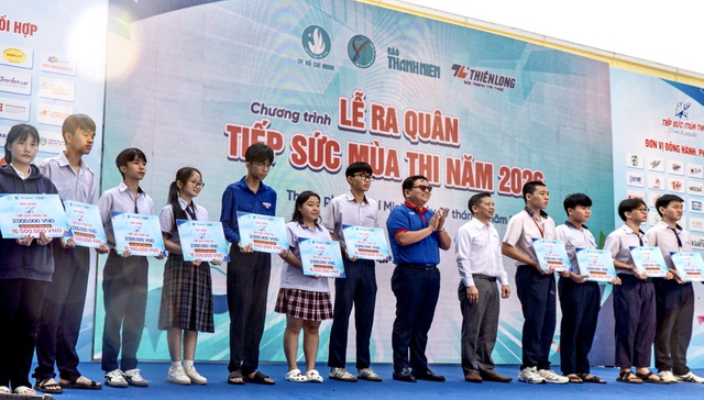 Hơn 6.000 sinh vi&ecirc;n t&igrave;nh nguyện sẵn s&agrave;ng tiếp sức sĩ tử tại 246 điểm thi ở TP.HCM - Ảnh 4.