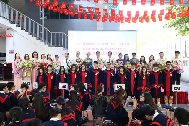 Hành trình trưởng thành và tri ân của học sinh lớp 12, Trường THPT Đông Kinh - Ảnh 1.