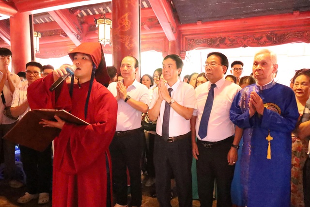Hành trình trưởng thành và tri ân của học sinh lớp 12, Trường THPT Đông Kinh - Ảnh 2.