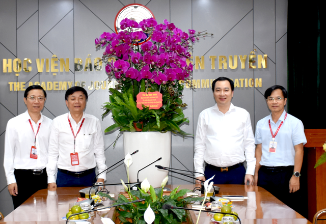Cựu sinh viên chúc mừng Học viện Báo chí và Tuyên truyền nhân Ngày Báo chí Cách mạng Việt Nam - Ảnh 1.