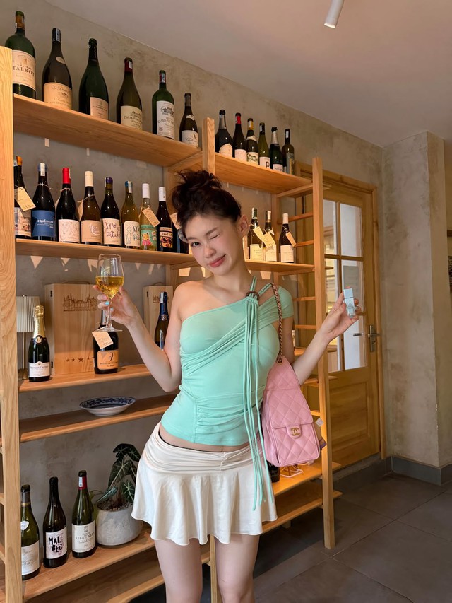 Mỹ nh&acirc;n sinh con xong &ldquo;l&ecirc;n hương&rdquo; nhan sắc lẫn style, ngắm xong chị em bảo: Chẳng sợ đẻ nữa! - Ảnh 2.