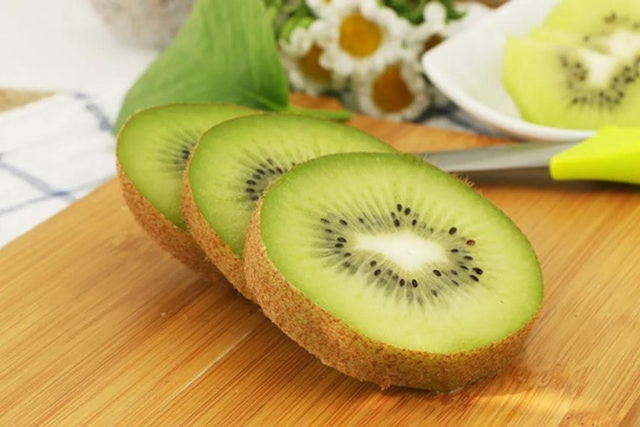 Người phụ nữ 50 tuổi bị loãng xương vì thường xuyên ăn bánh mì, bác sĩ tiết lộ 1 thủ phạm - Ảnh 4.