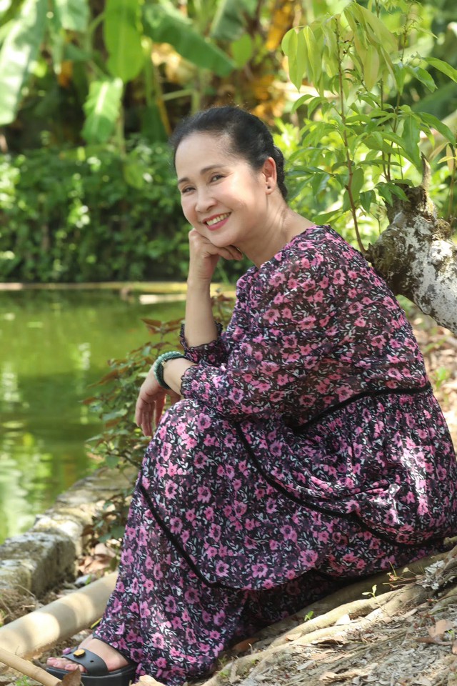 Cuộc sống của nữ NSND vừa l&ecirc;n tiếng về th&ocirc;ng tin "thay 3 đời chồng, sắp bỏ NSƯT Đỗ Kỷ" - Ảnh 1.