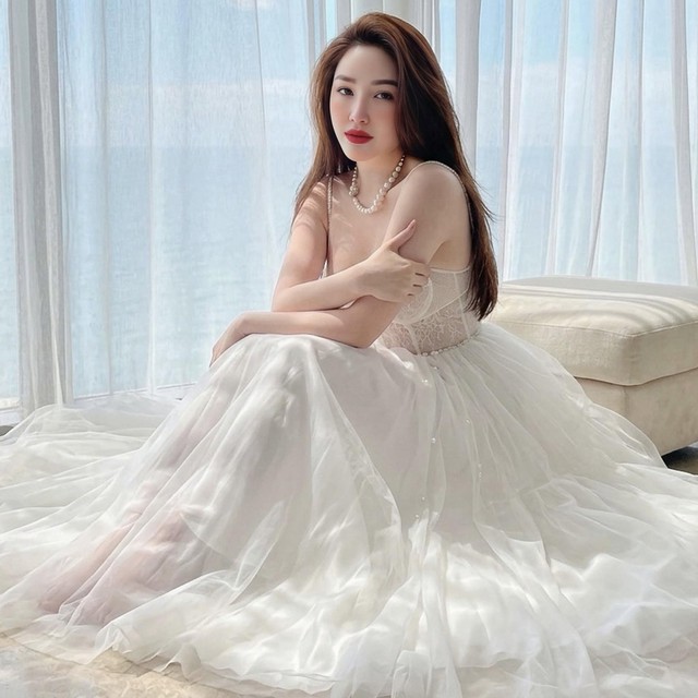Nhan sắc n&oacute;ng bỏng của "c&ocirc;ng ch&uacute;a showbiz" sinh con trai cho đại gia H&agrave; Tĩnh - Ảnh 1.