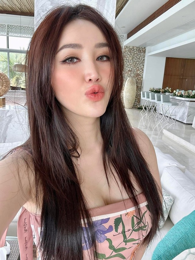 Nhan sắc n&oacute;ng bỏng của "c&ocirc;ng ch&uacute;a showbiz" sinh con trai cho đại gia H&agrave; Tĩnh - Ảnh 3.