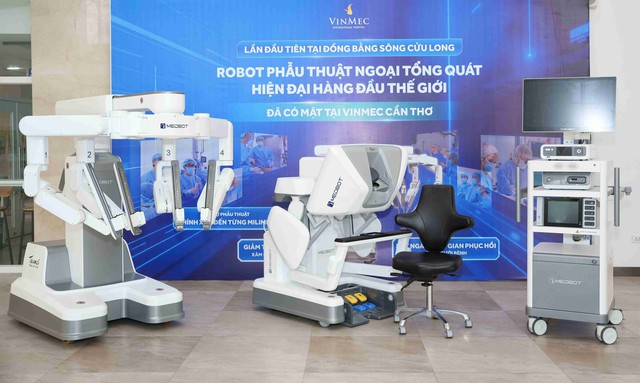 Cột mốc mới của y học Việt Nam: Lần đầu tiên bác sĩ phẫu thuật từ xa cho bệnh nhân cách hàng nghìn cây số - Ảnh 2.