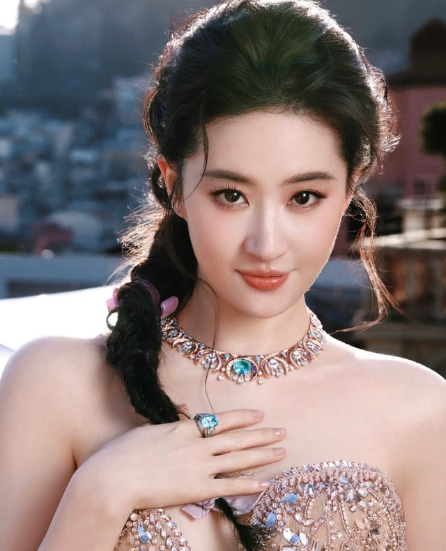 Bức ảnh để đời, sexy hiếm thấy của Tiểu Long Nữ đình đám nhất mọi thời đại - Ảnh 2.