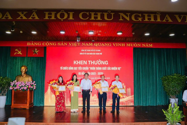 Đảng bộ Ủy ban nh&acirc;n d&acirc;n Th&agrave;nh phố Hồ Ch&iacute; Minh tổ chức Hội nghị Ban Chấp h&agrave;nh lần thứ tư: Quyết t&acirc;m tăng trưởng hai con số, tạo động lực mới cho ph&aacute;t triển - Ảnh 5.