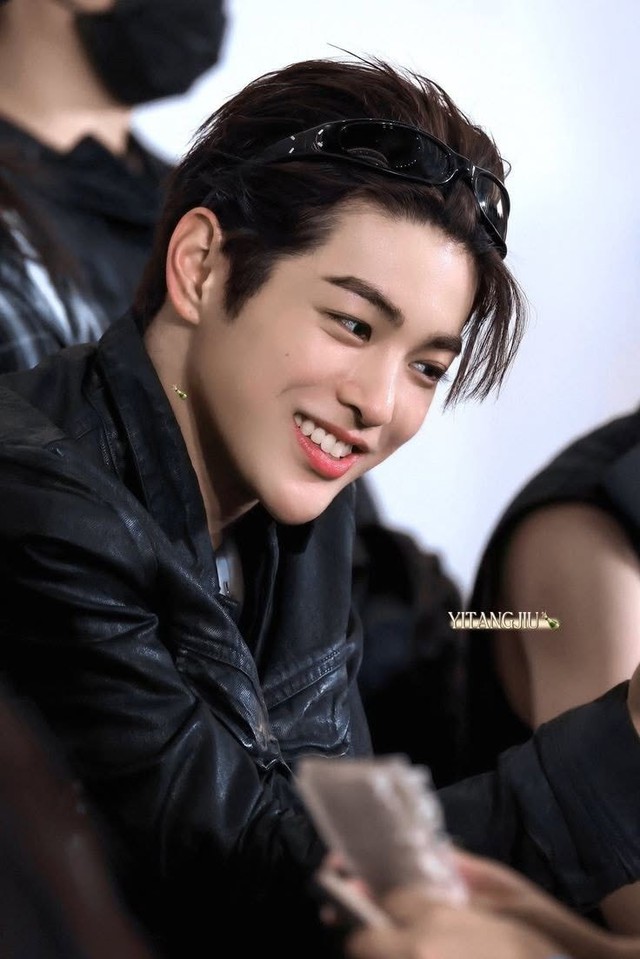 Thiên tài gương mặt mới xuất hiện ở showbiz: VĐV bơi lội từ bỏ ước mơ để làm ca sĩ, nhan sắc sinh ra để nổi tiếng - Ảnh 22.