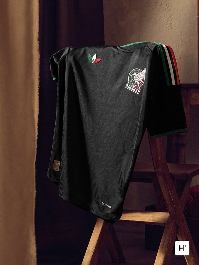 Chiếc áo adidas bán chạy nhất World Cup không phải của Messi mà là 1 đội tuyển bị loại- Ảnh 6.