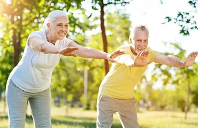 Mỡ máu từ 7,1 xuống còn 1,4 sau vài tháng: Người đàn ông 54 tuổi tiết lộ 3 thói quen bỏ càng sớm, mạch máu càng "dễ thở" - Ảnh 4.