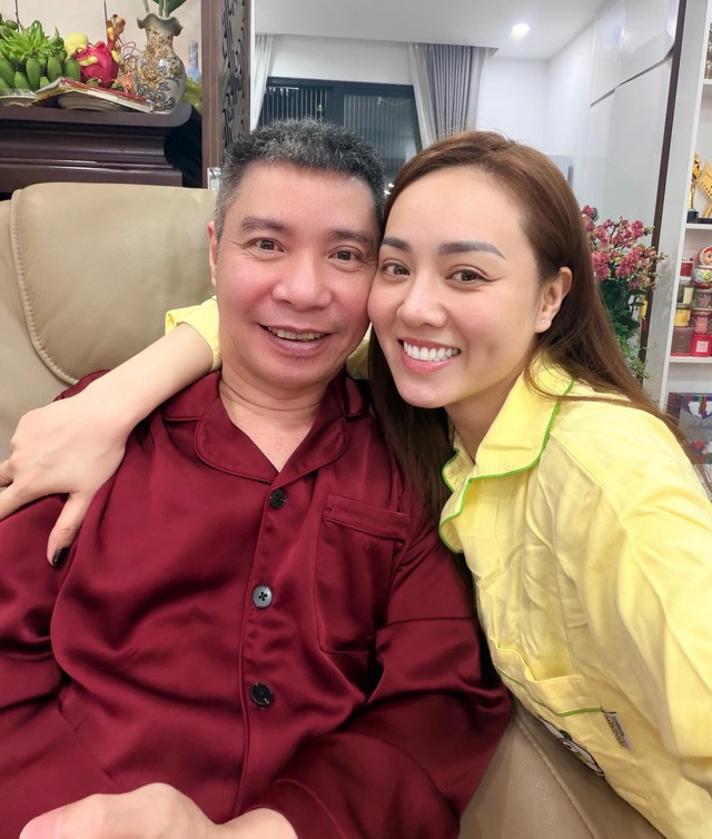 Vợ kém 15 tuổi của NSND Công Lý: "Lấy anh, tôi luôn tin là số phận, đã là số phận thì luôn ở bên nhau"- Ảnh 2.