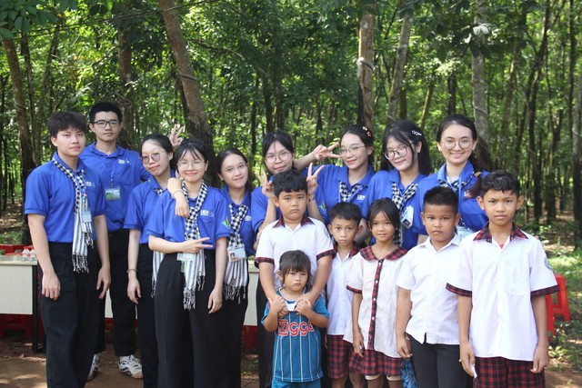 Dấu ấn thanh xu&acirc;n tr&ecirc;n những tuyến đường qu&ecirc;: Ấm &aacute;p chuyến thăm v&agrave; động vi&ecirc;n chiến sĩ M&ugrave;a h&egrave; Xanh Đại học Kinh tế tại Đồng Nai - Ảnh 5.
