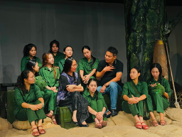 "Huyền thoại tuổi thanh xuân" và hành trình tiên phong đánh thức di sản của đạo diễn Lê Quý Dương - Ảnh 1.