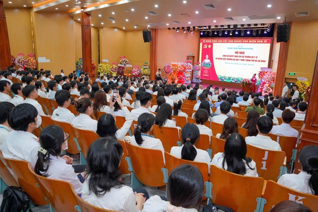Bộ trưởng Bộ Y tế trao quyết định bổ nhiệm Hiệu trưởng Đại học Y Dược Th&agrave;nh phố Hồ Ch&iacute; Minh đối với GS.TS. Trần Diệp Tuấn - Ảnh 5.