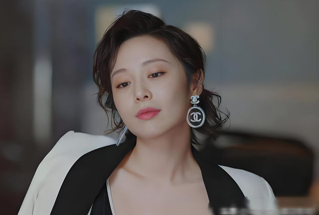 Tình cờ gặp lại chị dâu cũ, tôi thấy tiếc thay cho anh trai và xấu hổ vì ngày đó đã đứng về phía anh mà ghét bỏ chị- Ảnh 1.