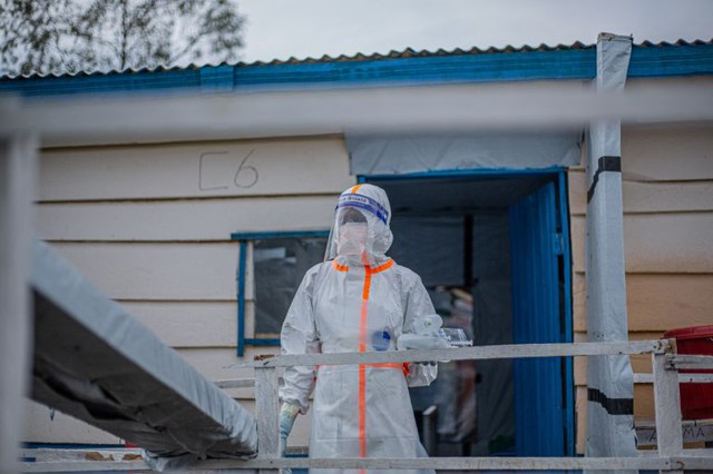 WHO cảnh b&aacute;o: Dịch Ebola đang b&ugrave;ng ph&aacute;t nhanh chưa từng thấy, tr&ecirc;n 2.000 ca nhiễm v&agrave; 796 ca tử vong được ghi nhận chỉ trong 2 th&aacute;ng- Ảnh 1.