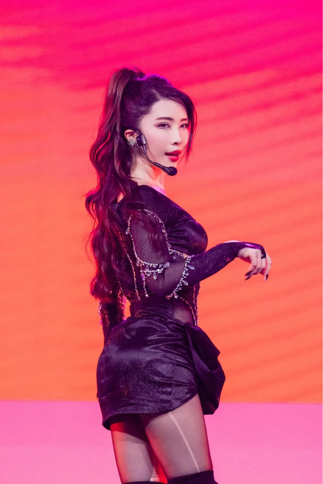 Mỹ nh&acirc;n vừa c&ocirc;ng khai hẹn h&ograve; diễn vi&ecirc;n Việt phim giờ v&agrave;ng: Từng l&agrave; hotgirl đời đầu, cả sự nghiệp gắn với một biệt danh  - Ảnh 5.