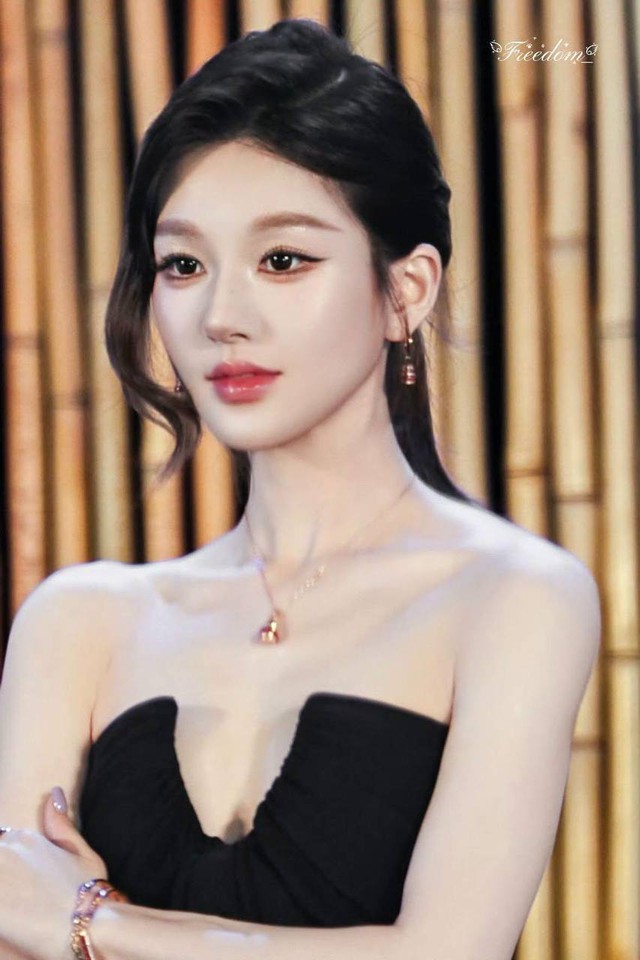 Triệu Lộ Tư ngày càng giống hot girl mạng- Ảnh 1.