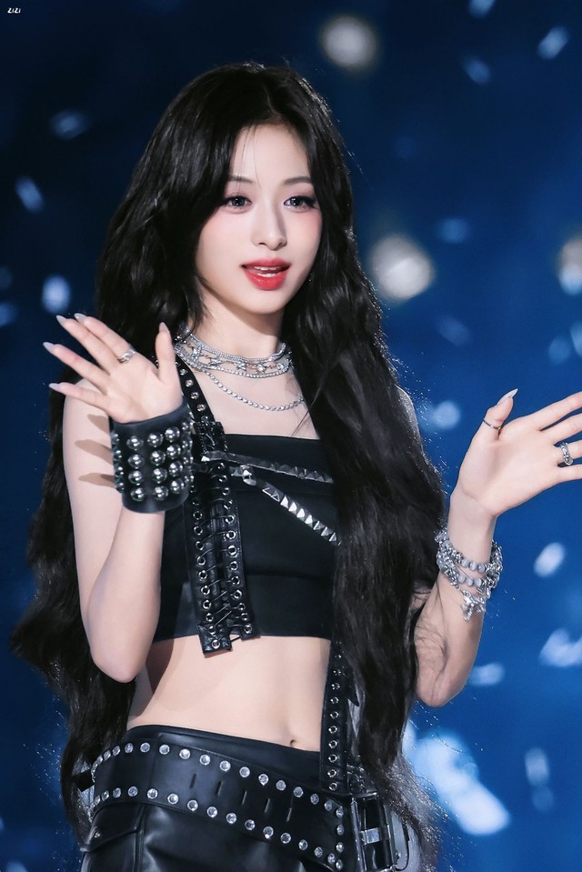 Công chúa showbiz mới 19 tuổi bị “o ép” vòng 1 đến nghẹt thở, công ty quản lý hứng trọn chỉ trích- Ảnh 9.