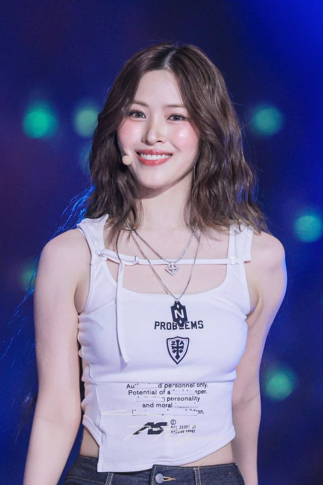37 triệu người phát hoảng khi nữ ca sĩ vô tư làm điều “nhạy cảm” giữa concert- Ảnh 5.