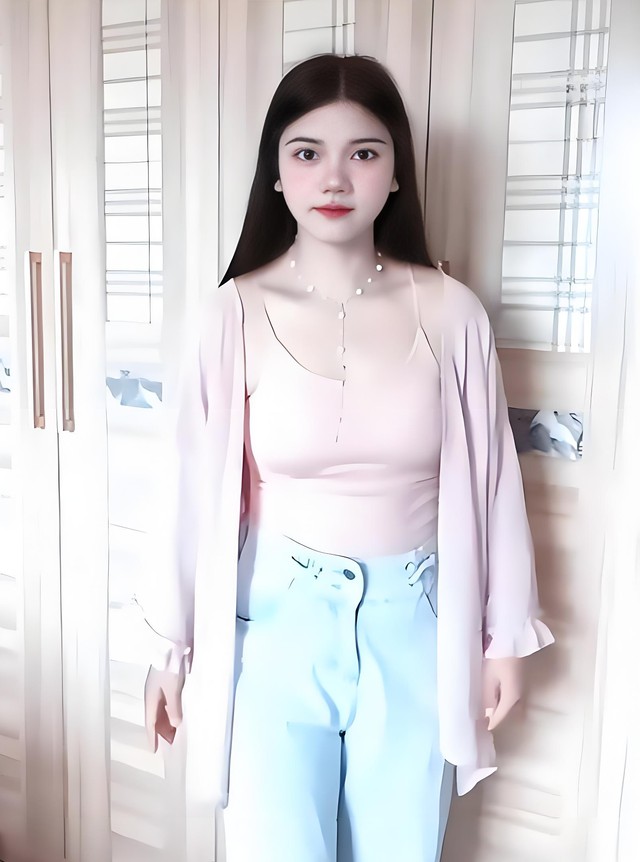 Chỉ vì 8 video "lên đồ" đi họp phụ huynh, một bà mẹ trẻ bị bàn tán khắp mạng xã hội - Ảnh 1.
