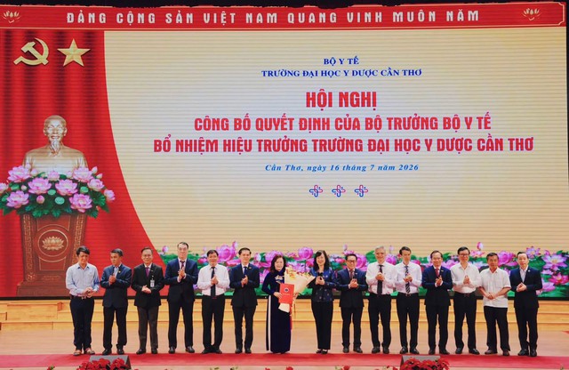 Trường Đại học Y Dược Cần Thơ bước v&agrave;o giai đoạn ph&aacute;t triển mới với t&acirc;n Hiệu trưởng Nguyễn Minh Phương - Ảnh 3.