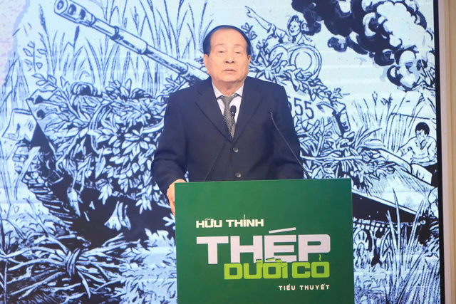 Nhà thơ Hữu Thỉnh viết tiểu thuyết “Thép dưới cỏ”- Đi tìm lời giải về sức mạnh dân tộc - Ảnh 2.