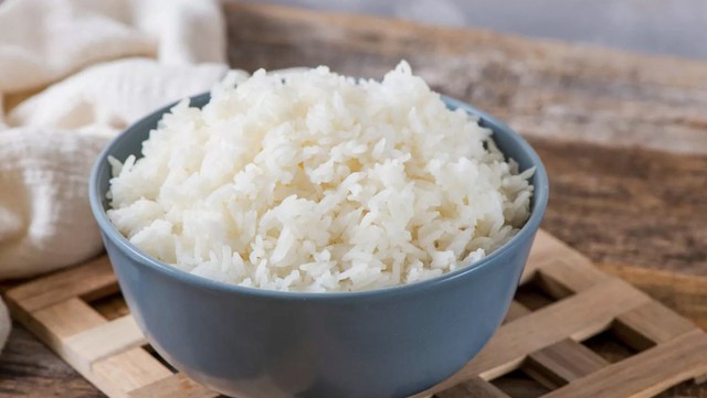 Ăn b&aacute;t cơm để tủ lạnh v&agrave;i ng&agrave;y, người đ&agrave;n &ocirc;ng 50 tuổi suy gan, suy thận: Chuy&ecirc;n gia chỉ ra sai lầm nhiều gia đ&igrave;nh Việt mắc phải- Ảnh 1.