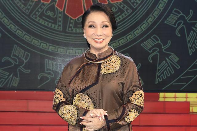 Nữ NSND đi h&aacute;t c&oacute; xe c&ocirc;ng an đưa đ&oacute;n- Ảnh 2.