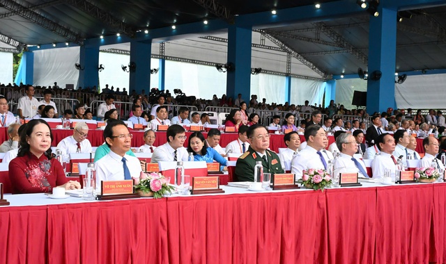 Người b&aacute;c sĩ chọn ở lại c&ugrave;ng th&agrave;nh phố: Nửa thế kỷ y đức v&agrave; h&agrave;nh tr&igrave;nh hồi sinh những mầm sống - Ảnh 4.
