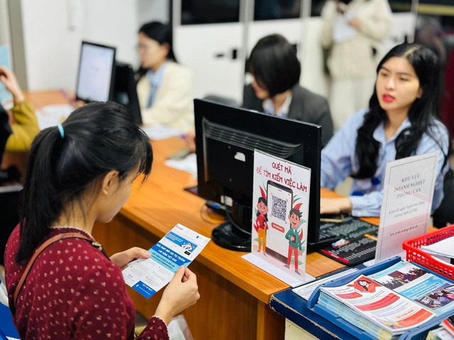 Bảo hiểm thất nghiệp: Từ trợ cấp đến đồng hành cùng người lao động - Ảnh 1.