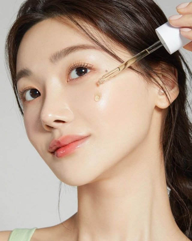 Tuổi 40 nên chọn serum chống chảy xệ thế nào? Đừng chỉ nhìn vào lời quảng cáo "nâng cơ" - Ảnh 2.