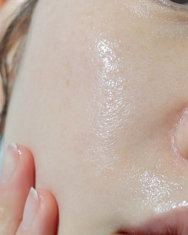 Sau 8 giờ tối, phụ nữ có làn da trẻ lâu thường duy trì 6 thói quen này: Không chỉ skincare mà còn là cách cơ thể tự "chống lão hóa" - Ảnh 3.